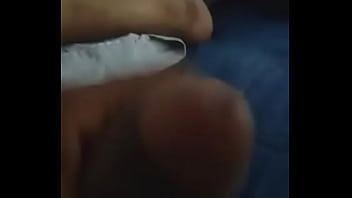 Amigo de papá me manda vídeo masturbándose