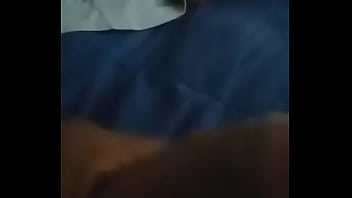 Amigo de papá me manda vídeo masturbándose