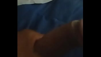 Amigo de papá me manda vídeo masturbándose