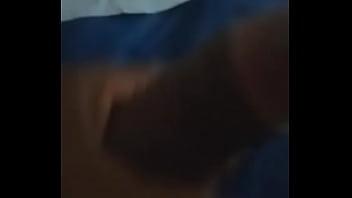 Amigo de papá me manda vídeo masturbándose