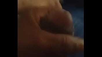 Amigo de papá me manda vídeo masturbándose