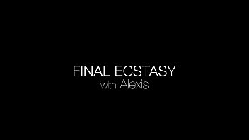 Solo babe fingers her valuable gap