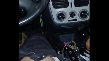 Parei O Carro E Ela Tirou Meu Pau Para Fora E Chupou E Tentou Engolir Até Que Vômitos Encima Dele thumbnail