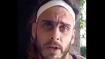 Hombre Enseña Ejercicios Para Evitar El Atrofiamiento Durante La Cuarentena thumbnail