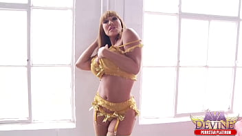 Smoking hot milf ava devine drills all her holes with big toys