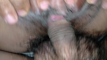 น้ำพุ่งเข้ารูหีเพื่อนสาวอย่างรุนแรง