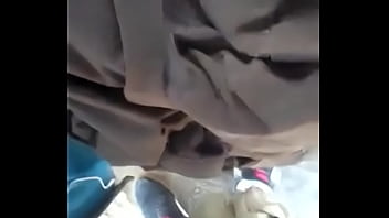 Tirando en mototaxi con amiga