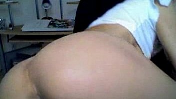 Nice babe plays on cam