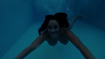 Oriental stepmom maxine x teaches skylar some sex education