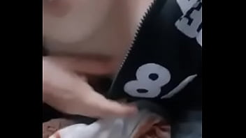 Una mexicana muy caliente mostrando tetas