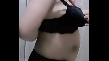 Guru hijab joget sambil telanjang ketika rumah lagi sepi