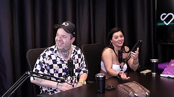 Com sua bolsinha de cobrador de onibus rei do dogging coloca monica lima na rola corno observa do outro lado da mesa e goza sem ao menos se tocar completo no red