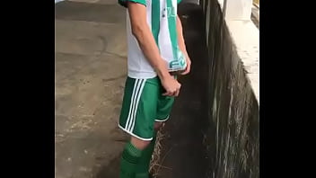 Futebolista Batendo Uma Punheta thumbnail