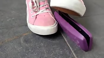 Destruction of eyeglasses