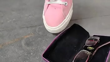 Destruction of eyeglasses