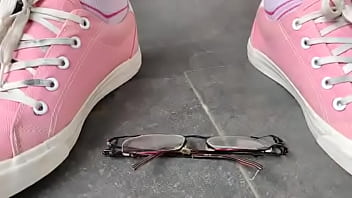 Destruction of eyeglasses