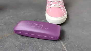 Destruction of eyeglasses