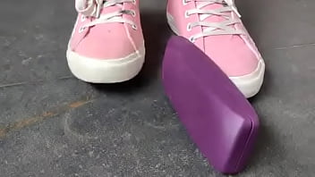 Destruction of eyeglasses