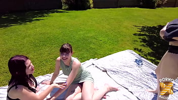 Sophia luna et alicia coquines gourmandes aiment se bouffer la chatte