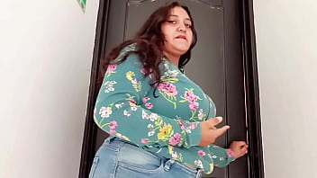 Madrastra se folla así hijastro mientras su padre no está en casa