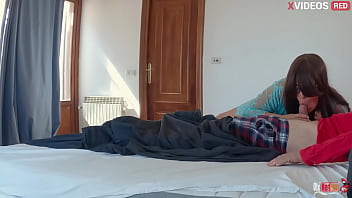 زوجة الأب تساعد ربيب في الأوقات الصعبة