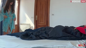 زوجة الأب تساعد ربيب في الأوقات الصعبة