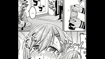 Ella tiene enormes tetas y ropa ajustada