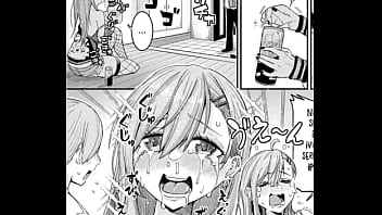 Ella tiene enormes tetas y ropa ajustada