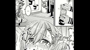 Ella tiene enormes tetas y ropa ajustada