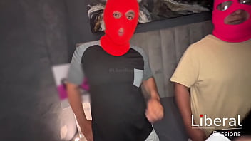 Chica amateur debuta a dos seguidores disfrazada de marinera