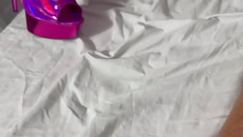 Brinquei com os pés a boca os peitões a buceta e o cu da lolla martinelli até eu gozar tudo pra ela