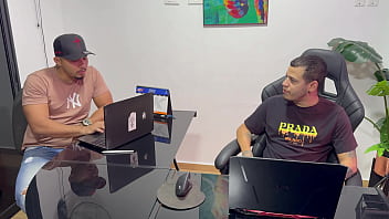 Secretaria puta es despedida y se gana un ascenso