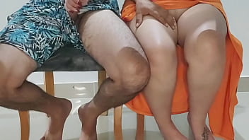 Casero cachonda colombiana engaña a su marido con el su hermanastro