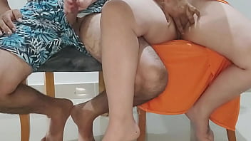 Casero cachonda colombiana engaña a su marido con el su hermanastro