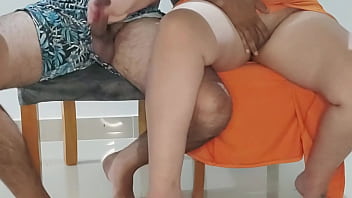 Casero cachonda colombiana engaña a su marido con el su hermanastro