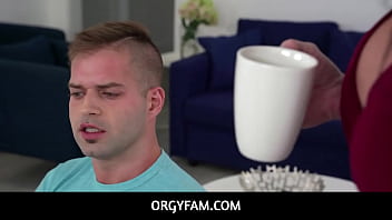 Step mom teaches about self confidence and boobies dolci