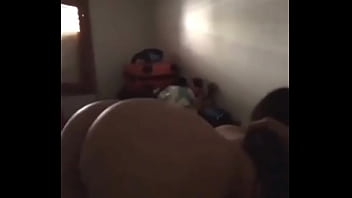 Chica culo chupado una rica verga al dueño de la casa