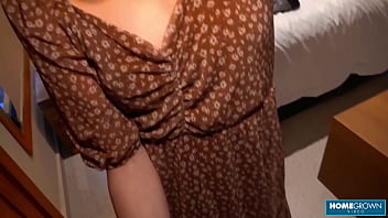 Hot chicks scarlett taylor and naomi feast on huge dick