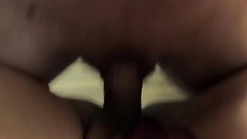 Esposa infiel engaña a su marido y obtiene su coño peludo penetrado bragas mojadas chorros de esperma