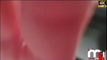 Casada safada fez o corno parar o carro para pegar o negão roludo bbc na rodoviaria e o corno filmou tudo completo no red