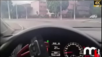 Casada safada fez o corno parar o carro para pegar o negão roludo bbc na rodoviaria e o corno filmou tudo completo no red