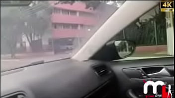 Casada safada fez o corno parar o carro para pegar o negão roludo bbc na rodoviaria e o corno filmou tudo completo no red