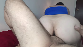 Mientras Su Marido Trabaja Esposa Puta De Enomer Cameltoe Se Deja Follar La Concha Y El Culo Por El Vecino Parte 4 thumbnail