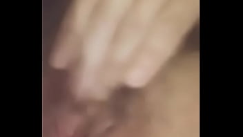 Si masturba e mi fa eccitare mentre non sono a casa