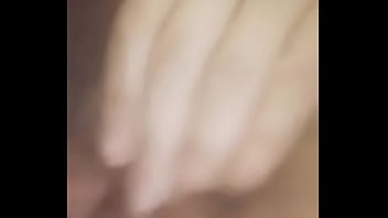 Si masturba e mi fa eccitare mentre non sono a casa