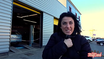 Sabrina chaude milf sait quoi faire avec deux bites