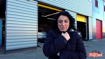 Sabrina chaude milf sait quoi faire avec deux bites