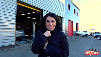 Sabrina chaude milf sait quoi faire avec deux bites