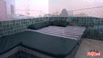 Sabrina chaude milf sait quoi faire avec deux bites