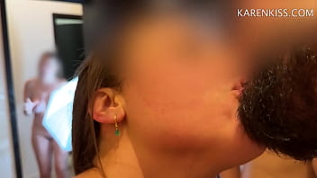 Todo mundo gozou e ficou esperando para ver o beijo melado de porra na boca do corno putinha usada com sucesso chudai